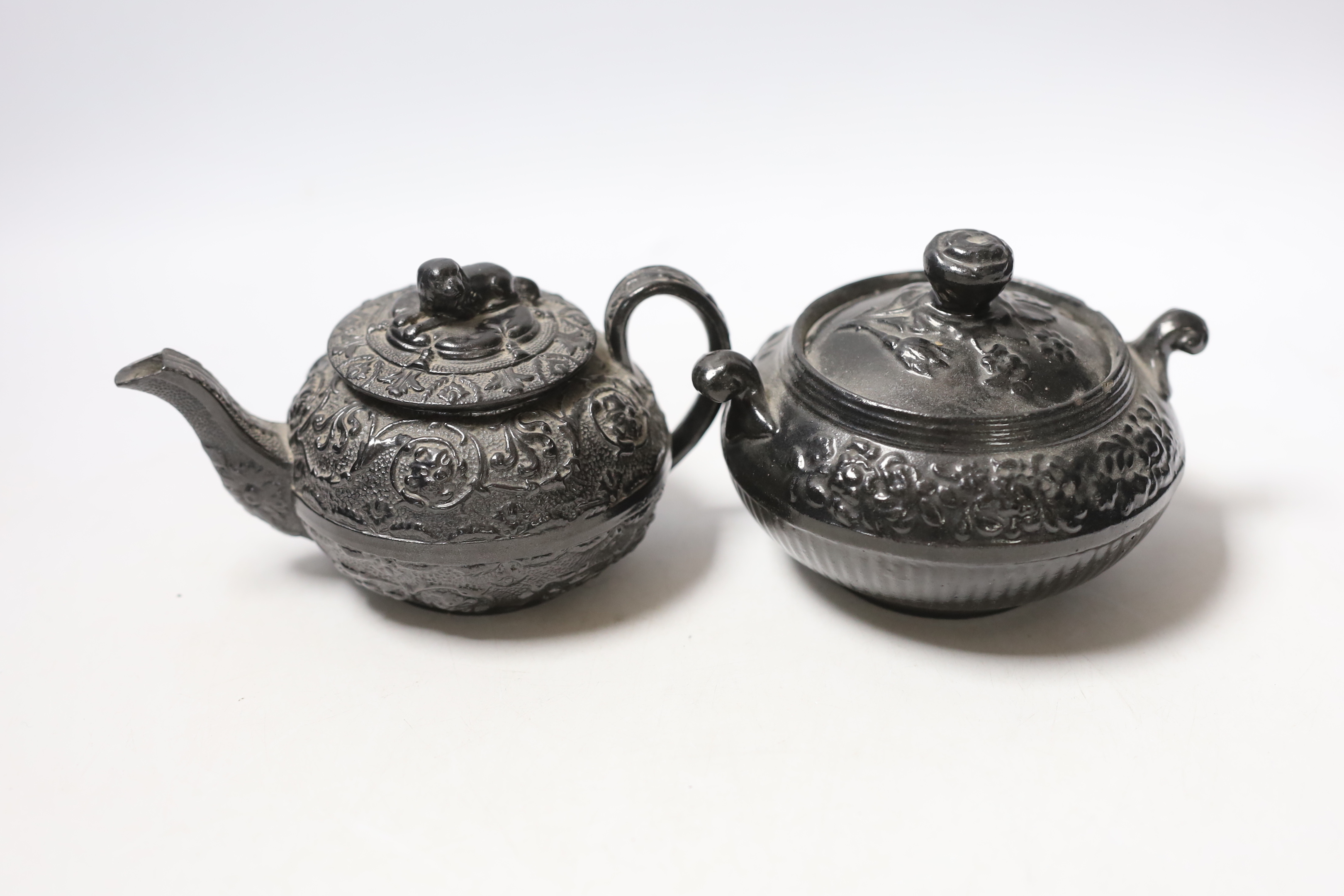 A Jackfield type Staffordshire teapot and lidded bowl, largest 17cm wide